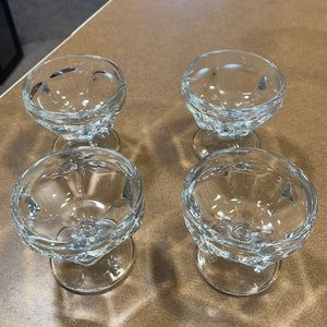 4 matching sundae cups